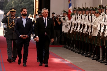 Alberto Fernández ingresa junto a