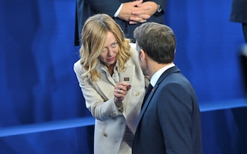 Giorgia Meloni y Emmanuel Macron (REUTERS/Marton Monus)