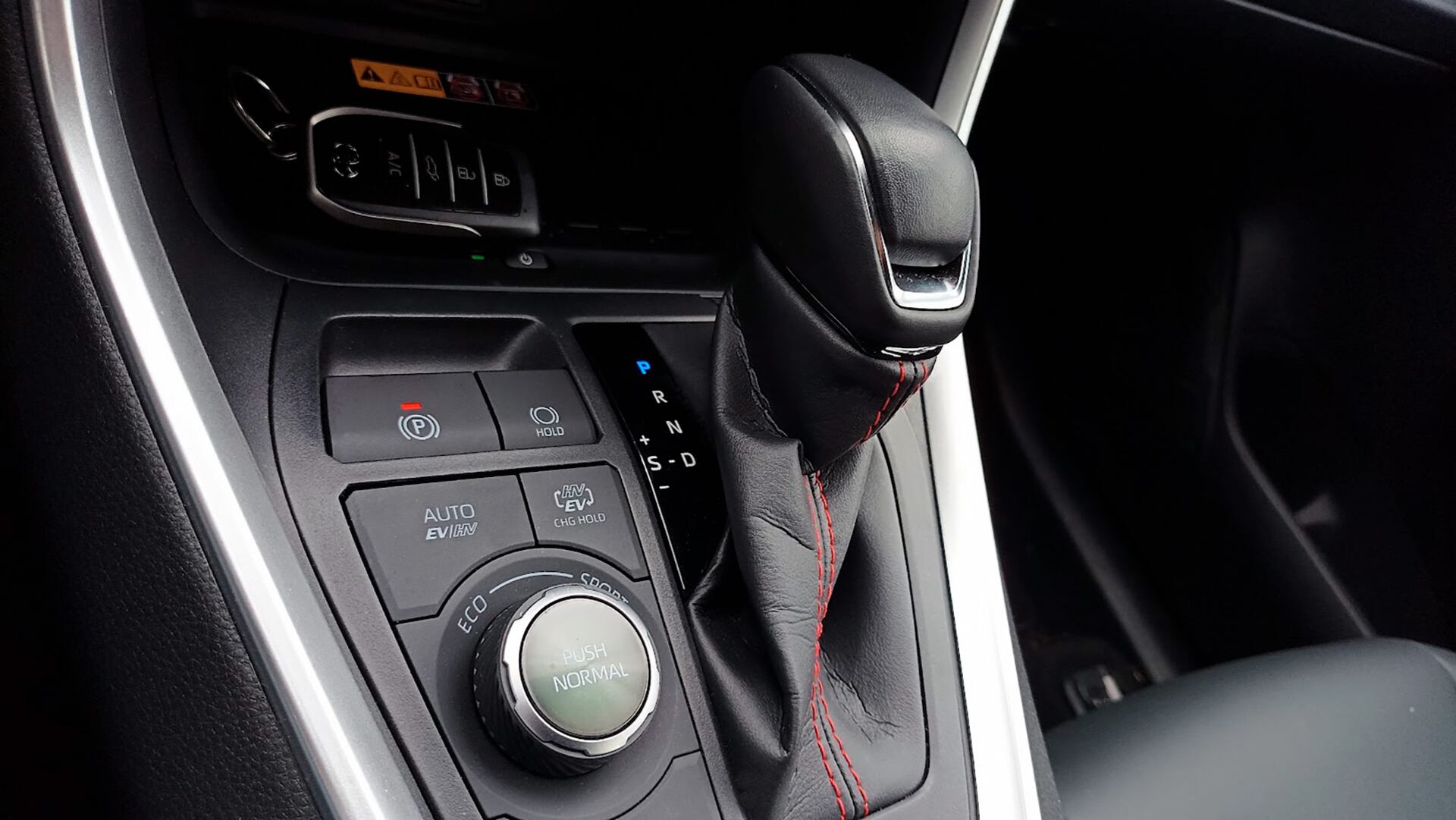 Más allá de las pantallas, los autos de nueva generación tienen muchos dispositivos electrónicos que se activan o desactivan con botones