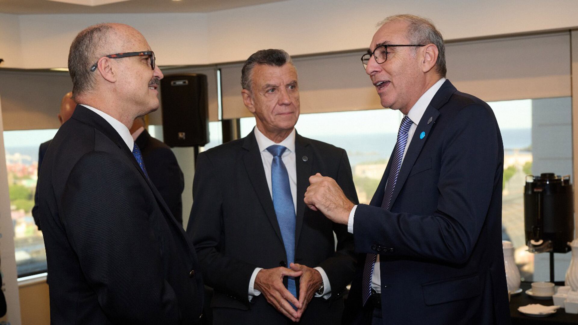 Rafael Ramírez Mesec, Representante de Unicef Argentina; Mario Grinman, de la CAC; y Miguel Simioni