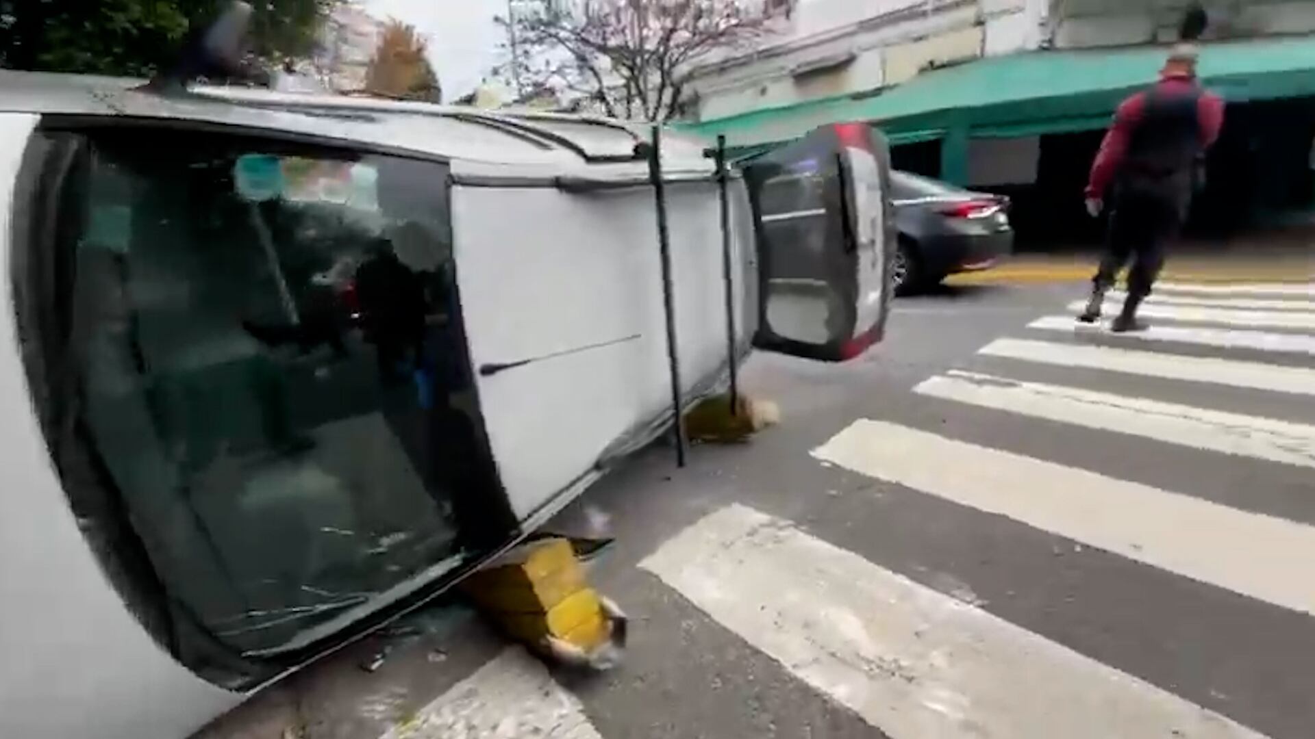 El siniestro tuvo lugar en la intersección de las calles Inclán y Castro Barros