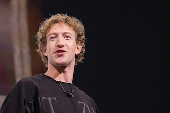 El directivo contrata a personas