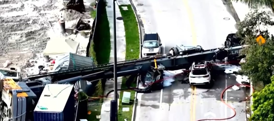 Vecinos del sector dijeron haber escuchado el estruendo a varias cuadras de distancia antes de ver las llamas (NBC6 South Florida)