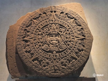 El Museo Nacional de Antropología alberga la Piedra del Sol, un monolito de basalto de casi 25 toneladas hallado bajo el Zócalo capitalino en 1790. (Foto: Fabián González. INAH.)
