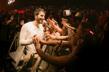 El nuevo álbum 'Milagro', lanzado por Yatra en mayo de 2025, transmite historias personales y busca lograr una profunda conexión con los oyentes - crédito cortesía Bizarro