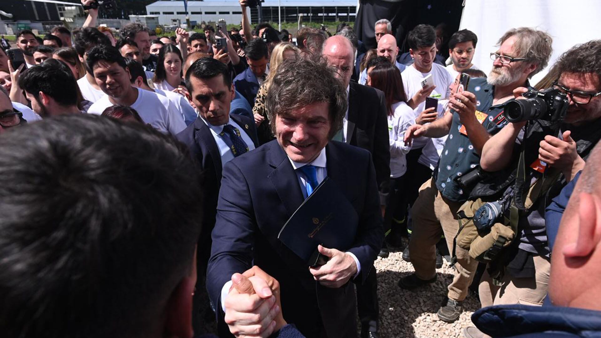 Javier Milei se puso al hombro la campaña electoral de La Libertad Avanza