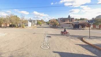 Detuvieron a dos jóvenes por asaltar y amenazar a un hombre con un arma blanca en Río Negro