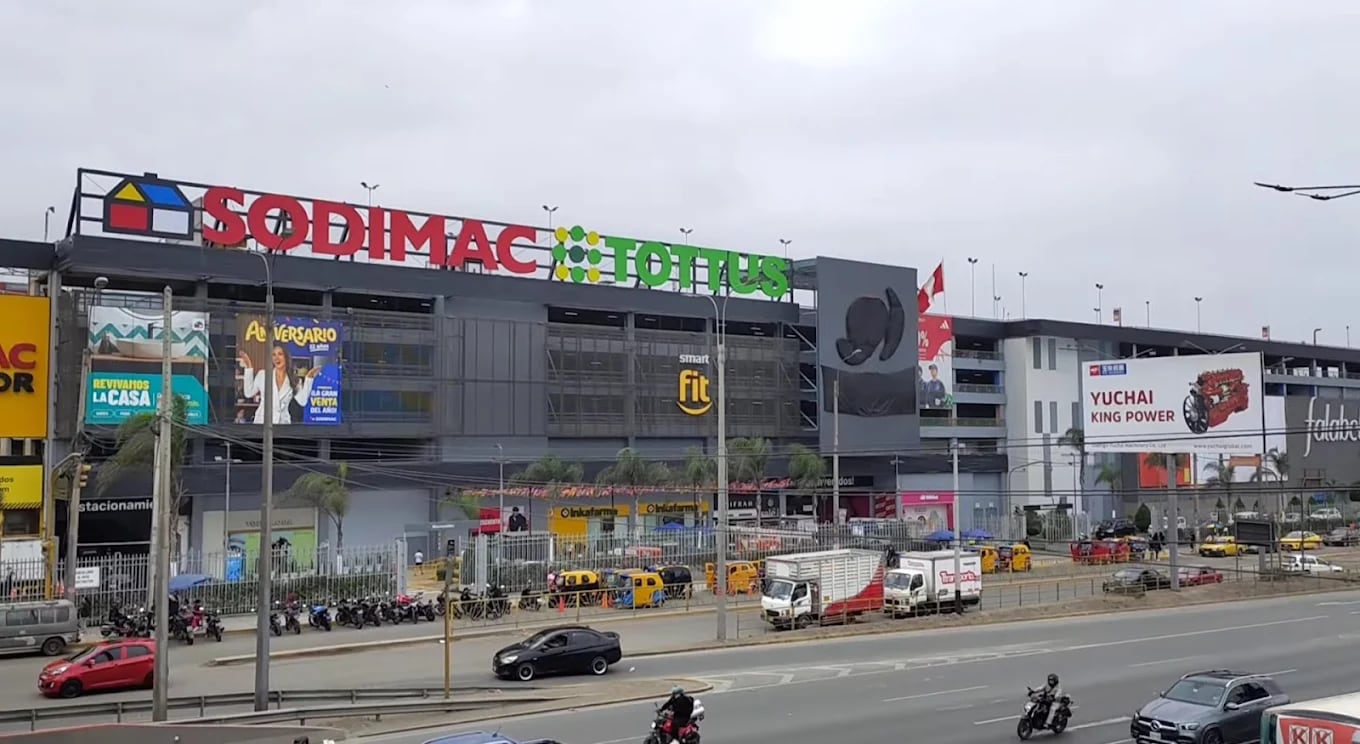 El proyecto demandó USD 6,1 millones, ocupa 37.500 m² de GLA y reúne más de 25 marcas, con ocho aperturas pendientes. Foto: Google Maps