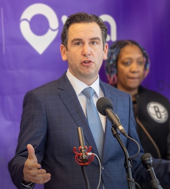 Steven Fulop rechazó la auditoría usada por James Solomon y negó que Jersey City enfrente el déficit más amplio que se mencionó en la disputa política