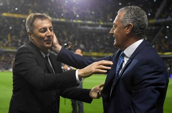 El saludo entre Alfaro y