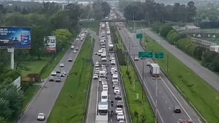 El choque múltiple en la arteria genera demoras en el ingreso a la Ciudad Autónoma de Buenos Aires