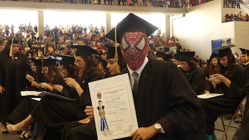 El joven se deisfrazó del