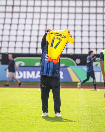 Dayro Moreno regaló la camiseta