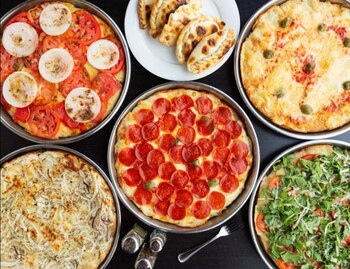 Con empanadas y pizzas que