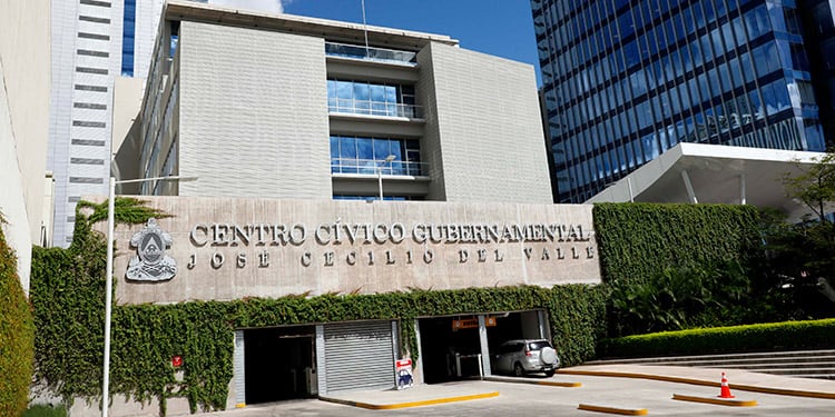 Honduras enfrenta una ola de despidos y advertencias legales tras anulación de contratos heredados del gobierno anterior