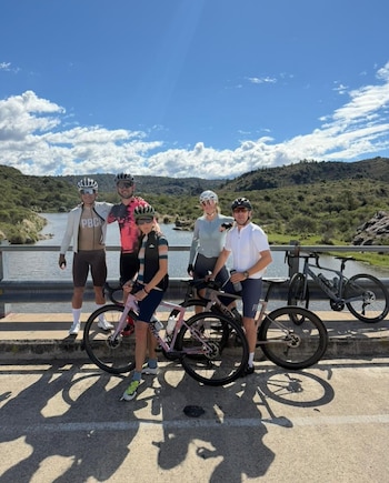 El grupo de amigos, liderado por el “sensei” Juan Pablo Cadario, recorrió más de 100 kilómetros entre sierras y paisajes abiertos