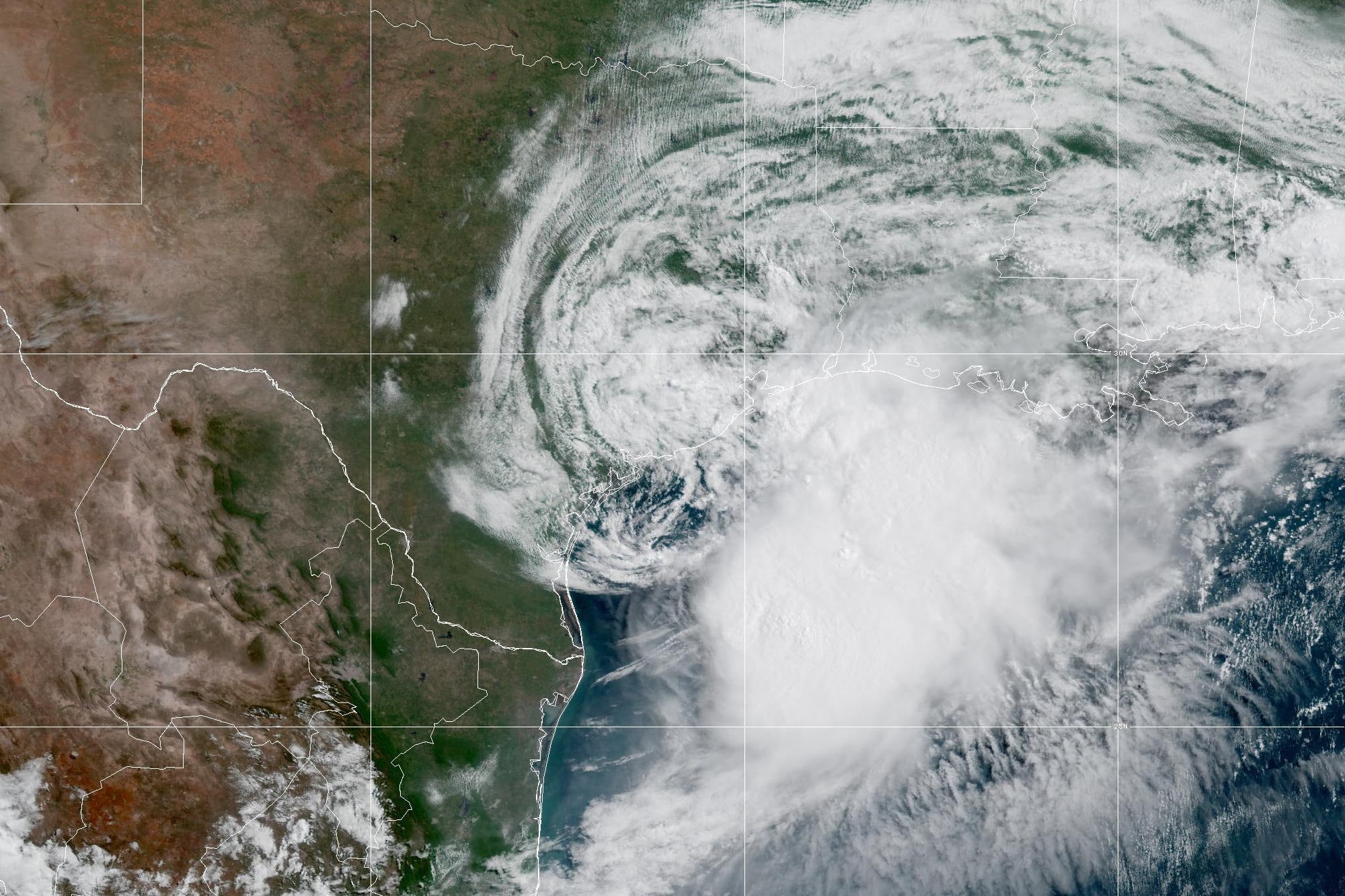 La NOAA y el NWS confirmaron una alerta de nivel 3 sobre 4 por riesgo moderado de inundaciones para más de 2,4 millones de personas en ciudades como Nueva Orleans, Baton Rouge, Jackson, Montgomery y Atlanta. (NOAA via AP)