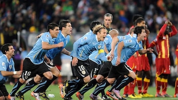 Ghana y la batalla del Soccer City contra Uruguay en el Mundial de Sudáfrica 2010: la mano de Suárez y el postazo de Gyan
