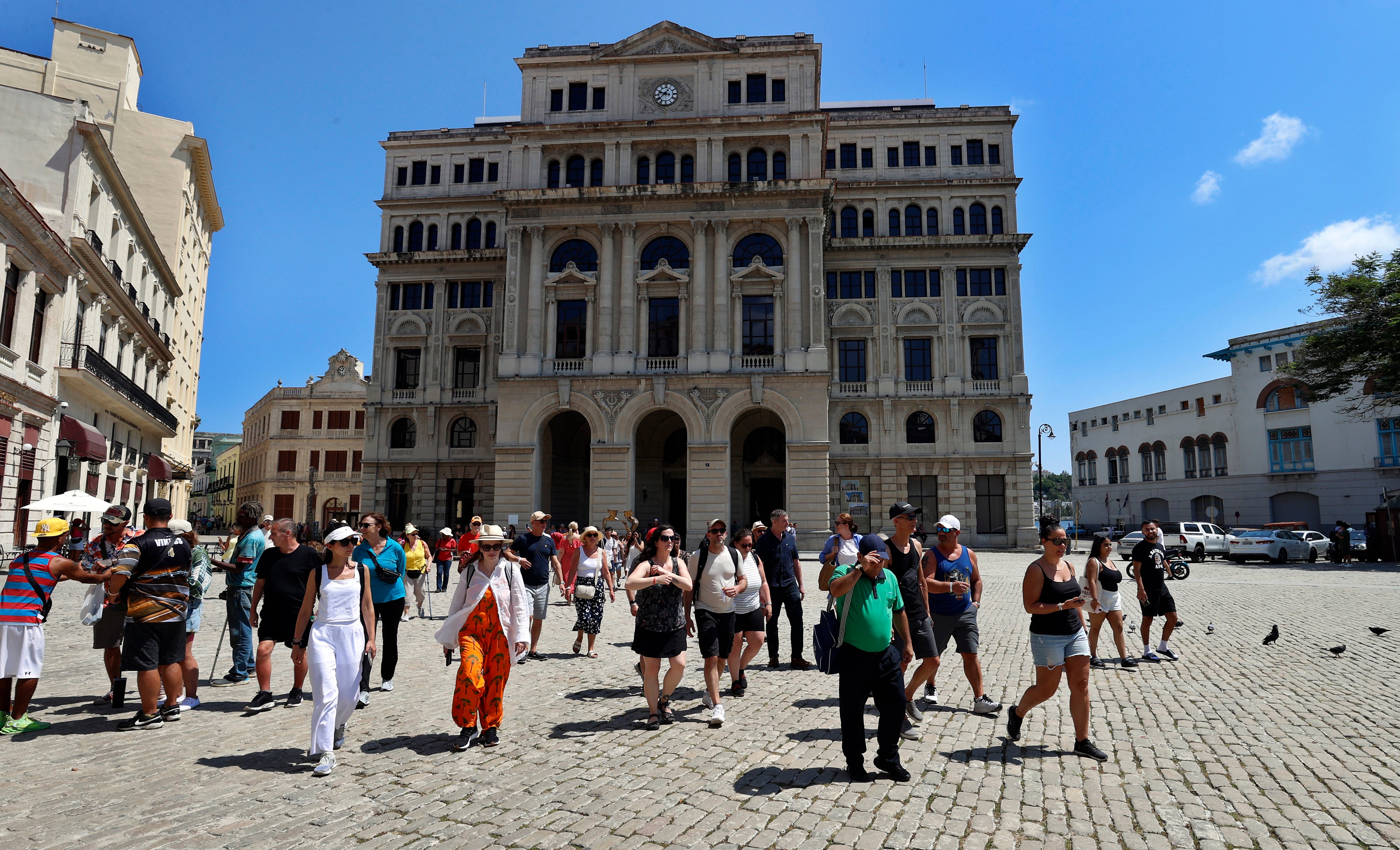 Cuba recibió 450.353 turistas internacionales entre enero y agosto de 2026, lo que representó una caída interanual del 64,4%. EFE/ Ernesto Mastrascusa