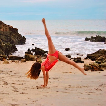 Eliana haciendo gimnasia en la