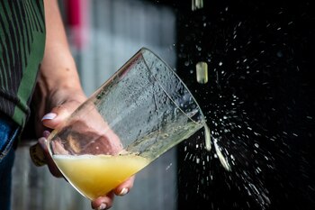 El escanciado de la sidra,