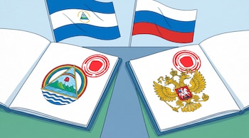 Dos documentos legales abiertos con los escudos de Nicaragua y Rusia, sellos rojos y las banderas de ambos países.