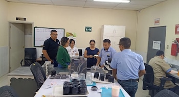 Funcionarios de ambos países durante la jornada de capacitación especializada para combatir la Moscamed. (Mida)