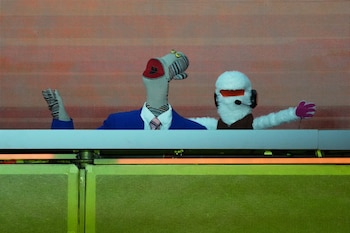 Los personajes Tulio Triviño y Juanín Juan Harry del programa de televisión chileno de marionetas "31 Minutos" ofrecen un concierto gratuito para celebrar el Día del Niño en el Zócalo de la Ciudad de México, el jueves 30 de abril de 2026. (Foto AP/Marco Ugarte)
