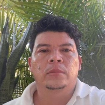La víctima fue identificada extraoficialmente como Freddy Meza Castillo, de 43 años, y murió tras recibir múltiples heridas de arma blanca. (Foto cortesía redes sociales)