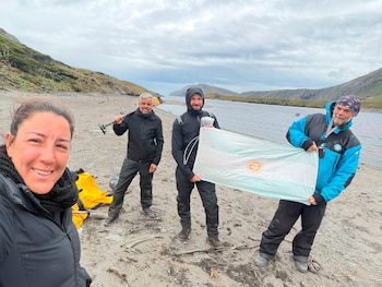 El grupo de arqueólogos en