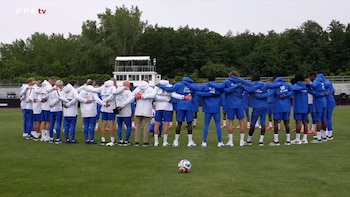 La conmovedora muestra de apoyo de la selección de Francia a Didier Deschamps tras la muerte de su madre