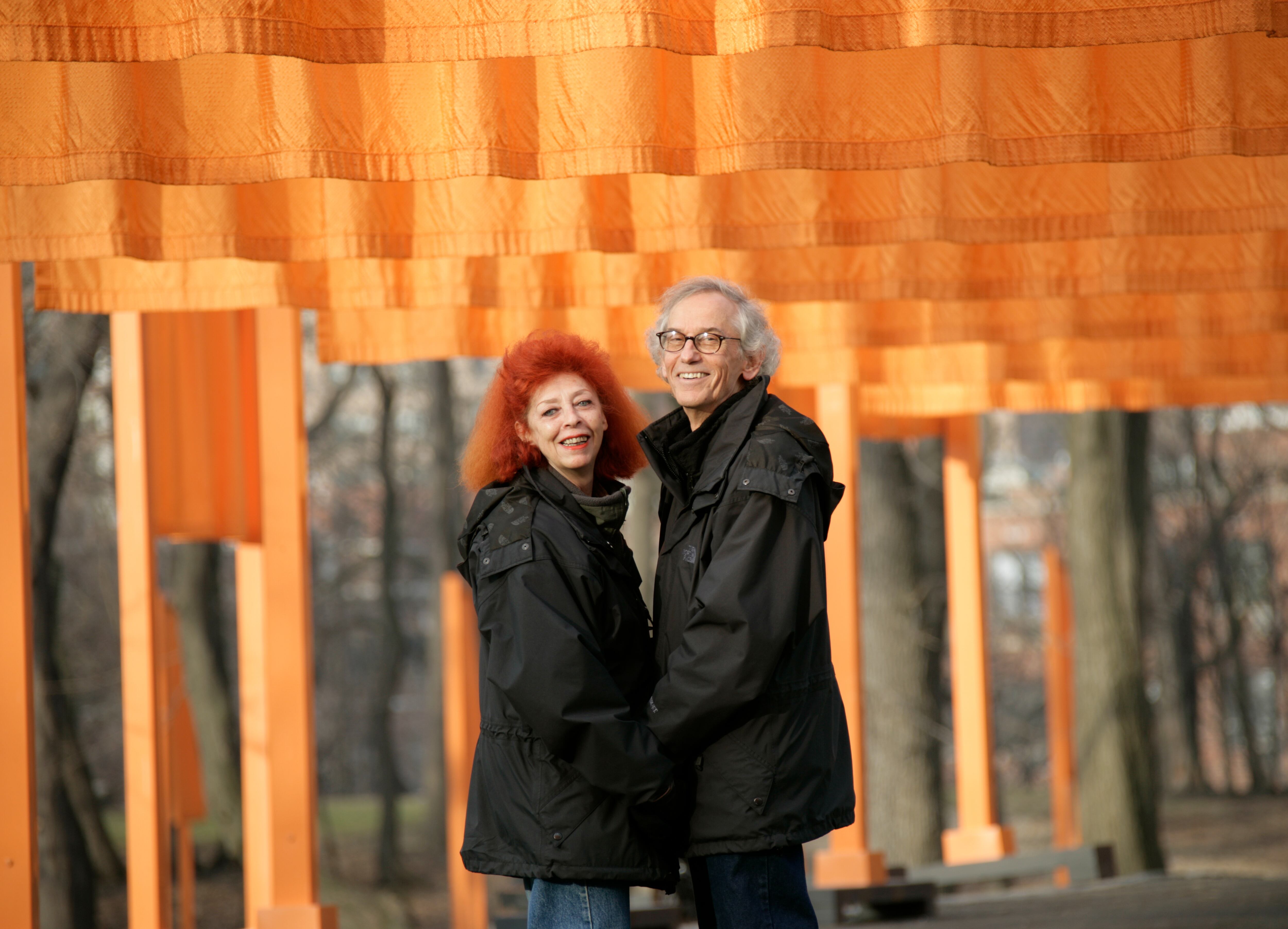 Los artistas Christo y Jeanne-Claude, en 1985, envolvieron el Pont Neuf con telaCrédito: Fundación Proa