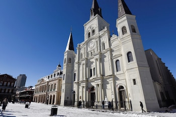 La Catedral de St. Louis fue construida originalmente en 1724 y reconstruida dos veces tras un huracán y un incendio (REUTERS/Shawn Fink).