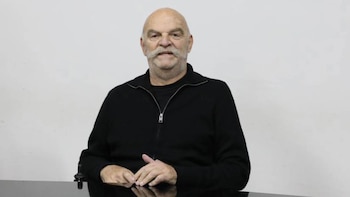 Martín Caparrós: “Hago todo en silla de ruedas y con poquita fuerza, pero sigo”