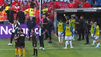 Incidentes en el clásico de Avellaneda: hinchas de Independiente rompieron el banco de suplentes de Racing