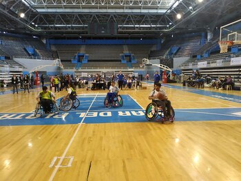 El básquetbol 3x3 adaptado es