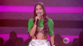 Aleja Clark se presentó con