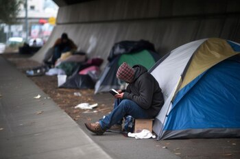 Una pareja de jubilados es