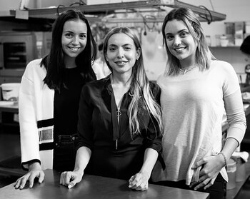 Florencia Raele (centro) y Milagros