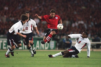 Neville explicó que los abucheos y las rivalidades de liga trasladadas al vestuario afectaron la unidad de la selección de Inglaterra (Action Images via REUTERS/Darren Walsh)