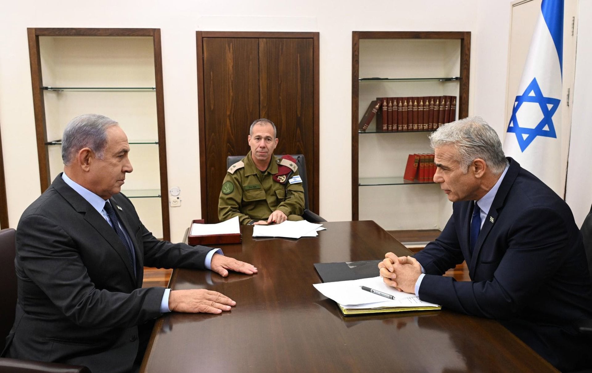 Netanyahu se reúne con el opositor Lapid para compartir "alertas de posibles ataques" en torno a las elecciones