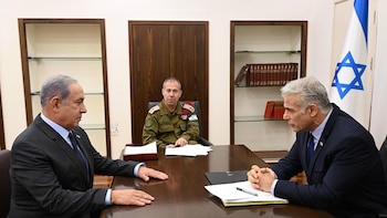 Netanyahu se reúne con el opositor Lapid para compartir "alertas de posibles ataques" en torno a las elecciones