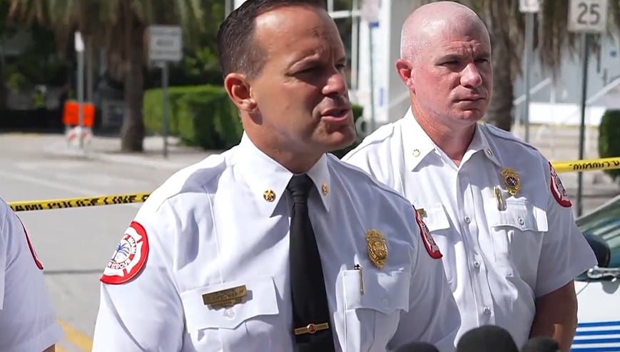 El jefe de Miami Fire Rescue coordinó desde el terreno una respuesta que involucró dos unidades especializadas trabajando en paralelo (NBC6 South Florida)