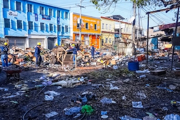 La municipalidad completó la remoción de estructuras y la recuperación de vías en el corazón comercial de la capital (Cortesía: @alcaldia_ss).