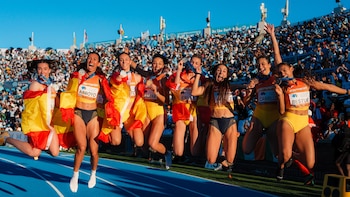 España firma dos medallas y un puñado de billetes al Mundial de relevos