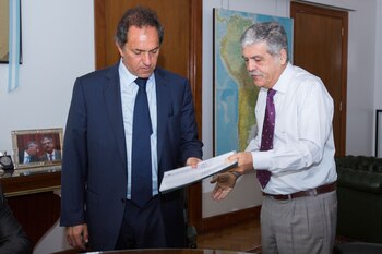 El ministro de Planificación, Julio De Vido, y el gobernador de la provincia de Buenos Aires, Daniel Scioli, dos protagonistas de la semana. (NA)