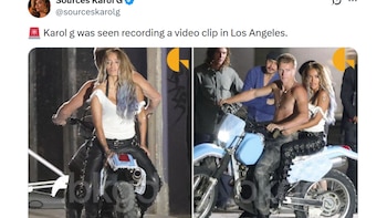 El cambio de imagen de Karol G, con puntas de cabello azul rey y vestuario plateado, refuerza los rumores sobre una nueva etapa artística en su carrera - crédito @sourceskarolg/ X