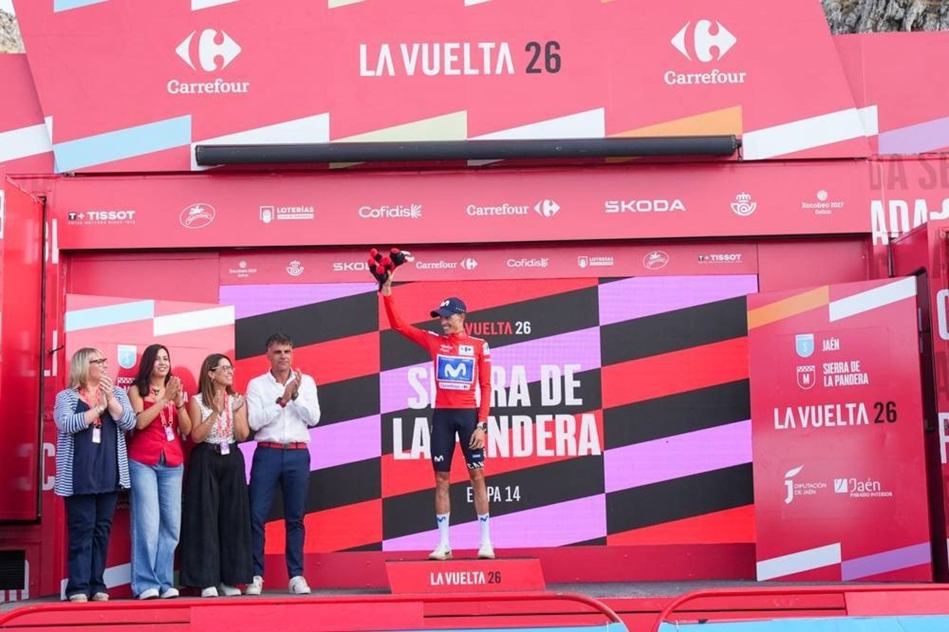 07/09/2026 Enric Mas en el podio de La Vuelta tras una etapa.
La Vuelta Ciclista a España afrontará desde este martes la última semana de carrera en la que se decidirá el ganador final y el resto de acompañantes en el podio, con una contrarreloj y dos finales en alto como puntos determinantes y teóricos jueces.
ANDALUCÍA ESPAÑA EUROPA DEPORTES JAÉN
CXCLING