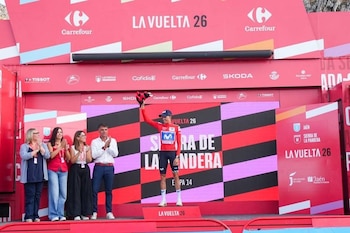 07/09/2026 Enric Mas en el podio de La Vuelta tras una etapa.
La Vuelta Ciclista a España afrontará desde este martes la última semana de carrera en la que se decidirá el ganador final y el resto de acompañantes en el podio, con una contrarreloj y dos finales en alto como puntos determinantes y teóricos jueces.
ANDALUCÍA ESPAÑA EUROPA DEPORTES JAÉN
CXCLING
