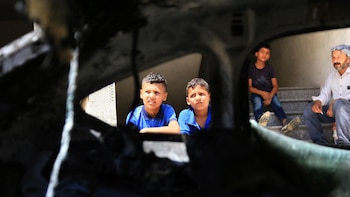 Más de 100 colonos atacan una aldea de Cisjordania e impiden el regreso de una familia palestina a su casa
